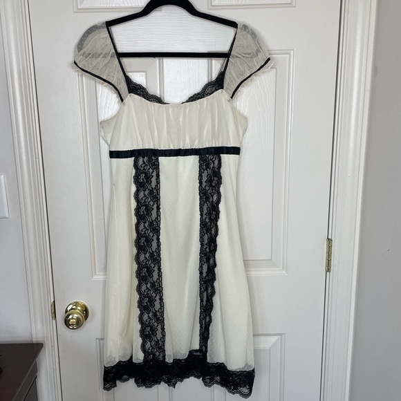 Dresses & Skirts - Vintage empire waist sheer cap sleeve cream & black lace Victorian Y2K dress | L